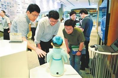 6月3日，橫琴粵澳深度合作區(qū)，嘉賓參觀中國·葡語系國家科技交流合作中心。