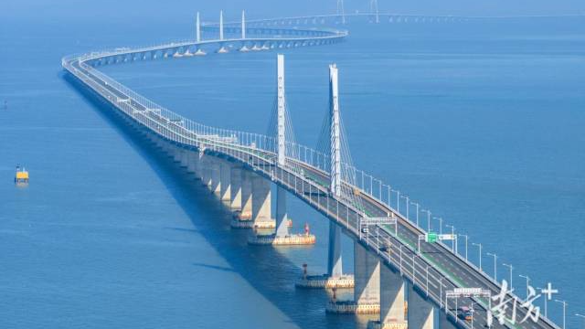 港珠澳大橋。