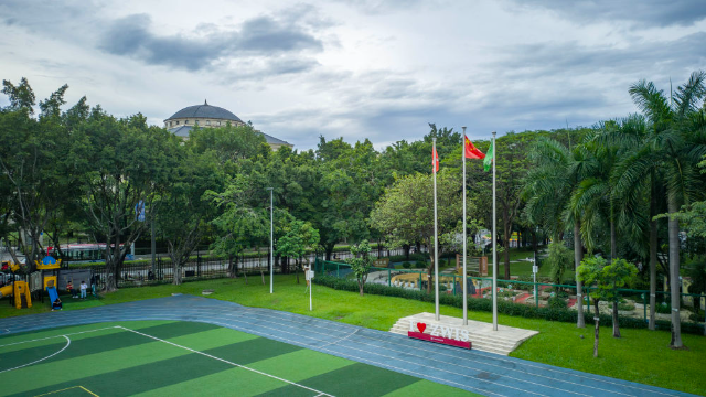 圖為6月19日拍攝的廣州市中黃港澳子弟學校操場（無人機照片）