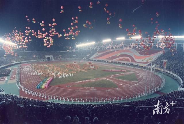 1987年11月，第六屆全國運動會開幕式在廣州天河體育場舉行。資料圖片