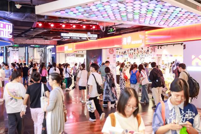 位于廣州天河商圈的時尚天河憑各具特色的二次元店鋪、環(huán)境及活動，吸引大批年輕消費者。受訪者供圖