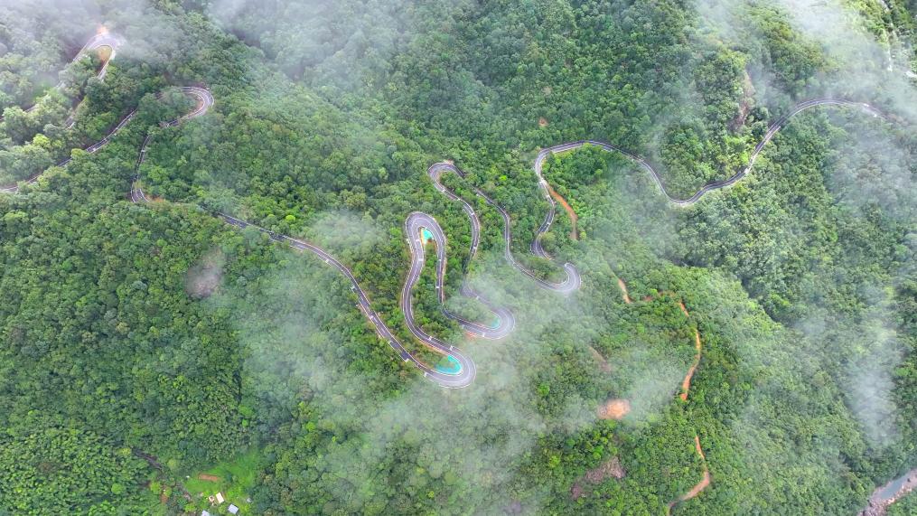 惠州市環(huán)南昆山—羅浮山縣鎮(zhèn)村高質(zhì)量發(fā)展引領(lǐng)區(qū)內(nèi)修建的旅游公路。（受訪者供圖）