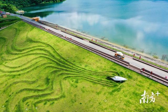 緊鄰廣州從化沙溪水庫的天人山水大地藝術(shù)園。受訪者供圖