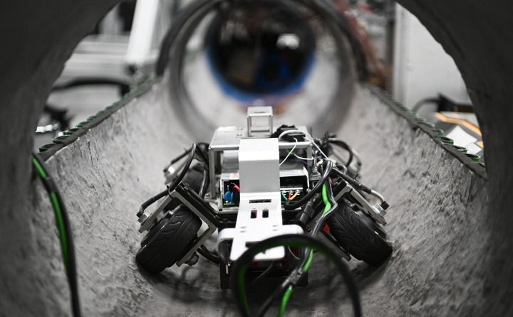 這是在深圳的廣東省具身智能機(jī)器人創(chuàng)新中心拍攝的管道檢測(cè)機(jī)器人(2025年6月25日攝)。新華社記者 鄧華 攝 這是在深圳的廣東省具身智能機(jī)器人創(chuàng)新中心拍攝的管道檢測(cè)機(jī)器人(2025年6月25日攝)。新華社記者 鄧華 攝