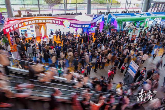 3月16日,2025年全國城市聯合招聘高校畢業生春季專場活動啟動儀式暨“百萬英才匯南粵”春季大型綜合招聘會在廣州舉行。 3月16日,2025年全國城市聯合招聘高校畢業生春季專場活動啟動儀式暨“百萬英才匯南粵”春季大型綜合招聘會在廣州舉行。