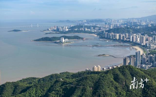 從珠海鳳凰山遠眺珠海主城區。 從珠海鳳凰山遠眺珠海主城區。