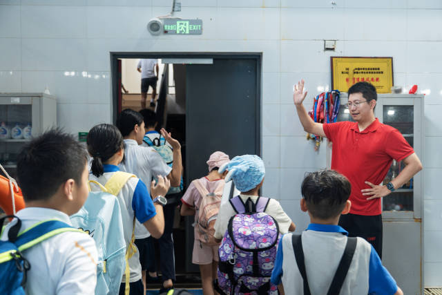 橫琴青少年游泳隊總教練朱明哲。
