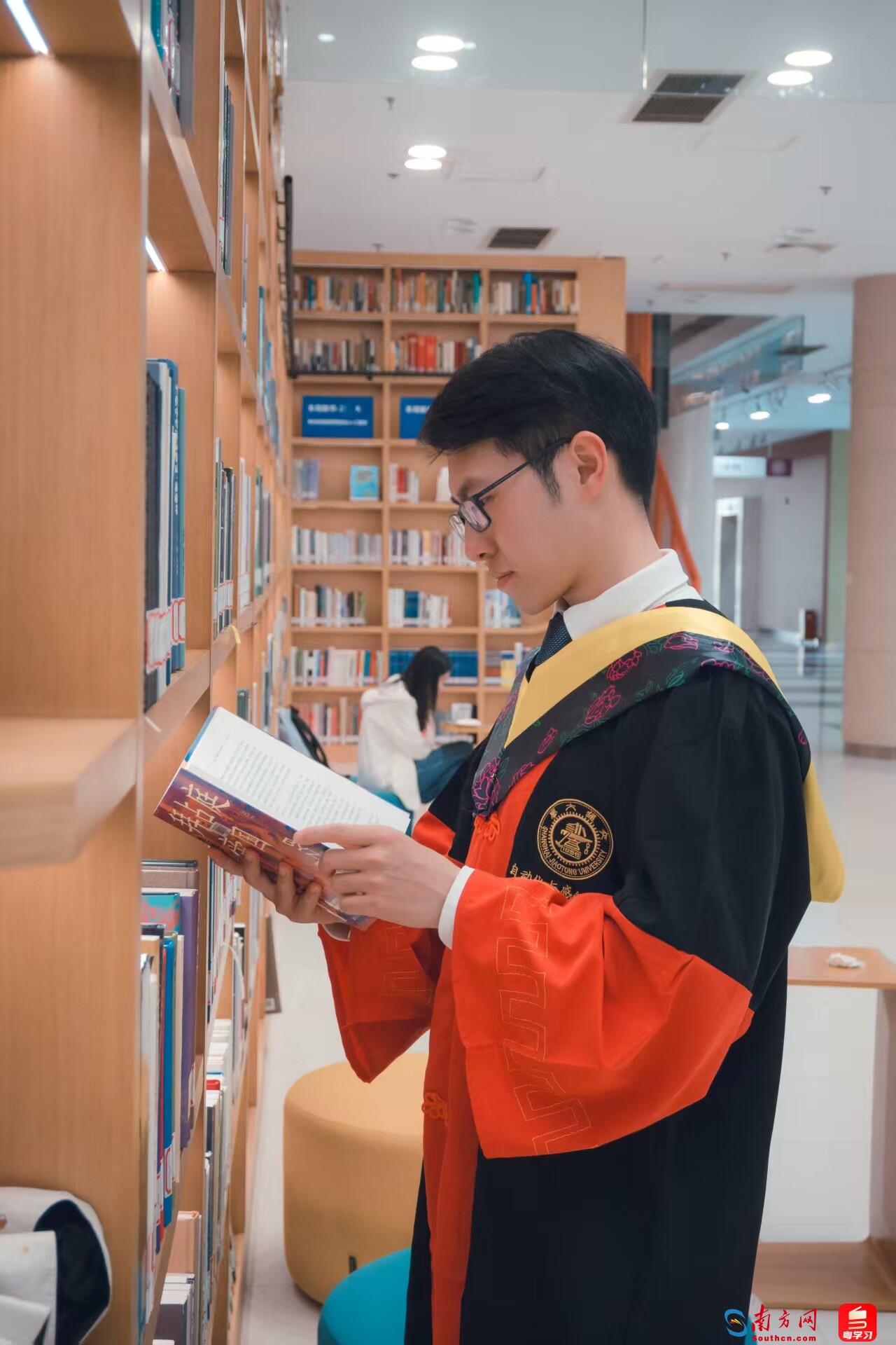 張宸鳴畢業照。受訪者供圖。