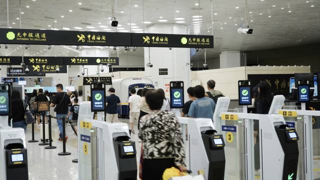 琴澳口岸查驗單位由“隔橋相望”變為了“并肩作業”。