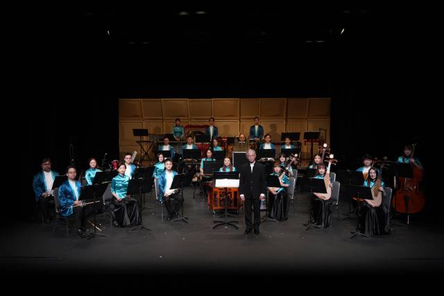 香港竹韻小集音樂(lè)樂(lè)團(tuán)將帶來(lái)《2025樂(lè)動(dòng)嶺南——竹韻小集粵樂(lè)音樂(lè)會(huì)》。 香港竹韻小集音樂(lè)樂(lè)團(tuán)將帶來(lái)《2025樂(lè)動(dòng)嶺南——竹韻小集粵樂(lè)音樂(lè)會(huì)》。