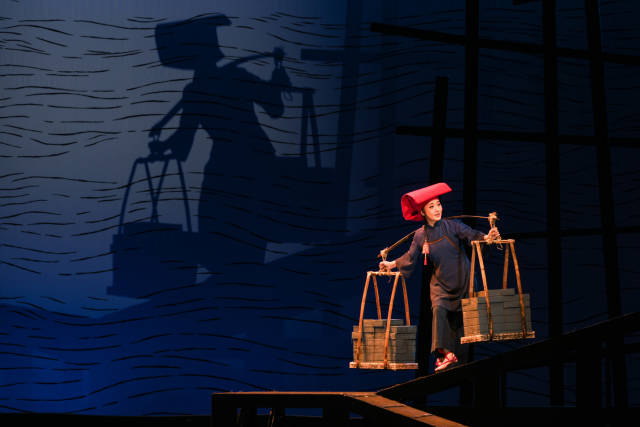 廣東粵劇院粵劇《紅頭巾》劇照。 廣東粵劇院粵劇《紅頭巾》劇照。