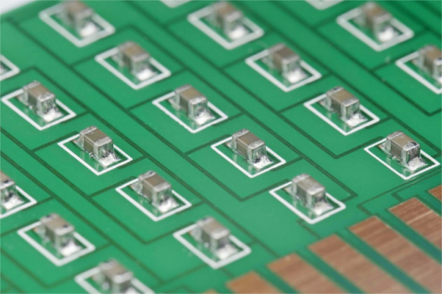 微容科技生產的0603系列MLCC。微容科技供圖 微容科技生產的0603系列MLCC。微容科技供圖