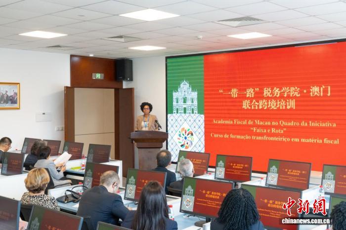 圖為葡語國家財稅官員在橫琴校區參加跨境培訓。岳瑞軒 攝