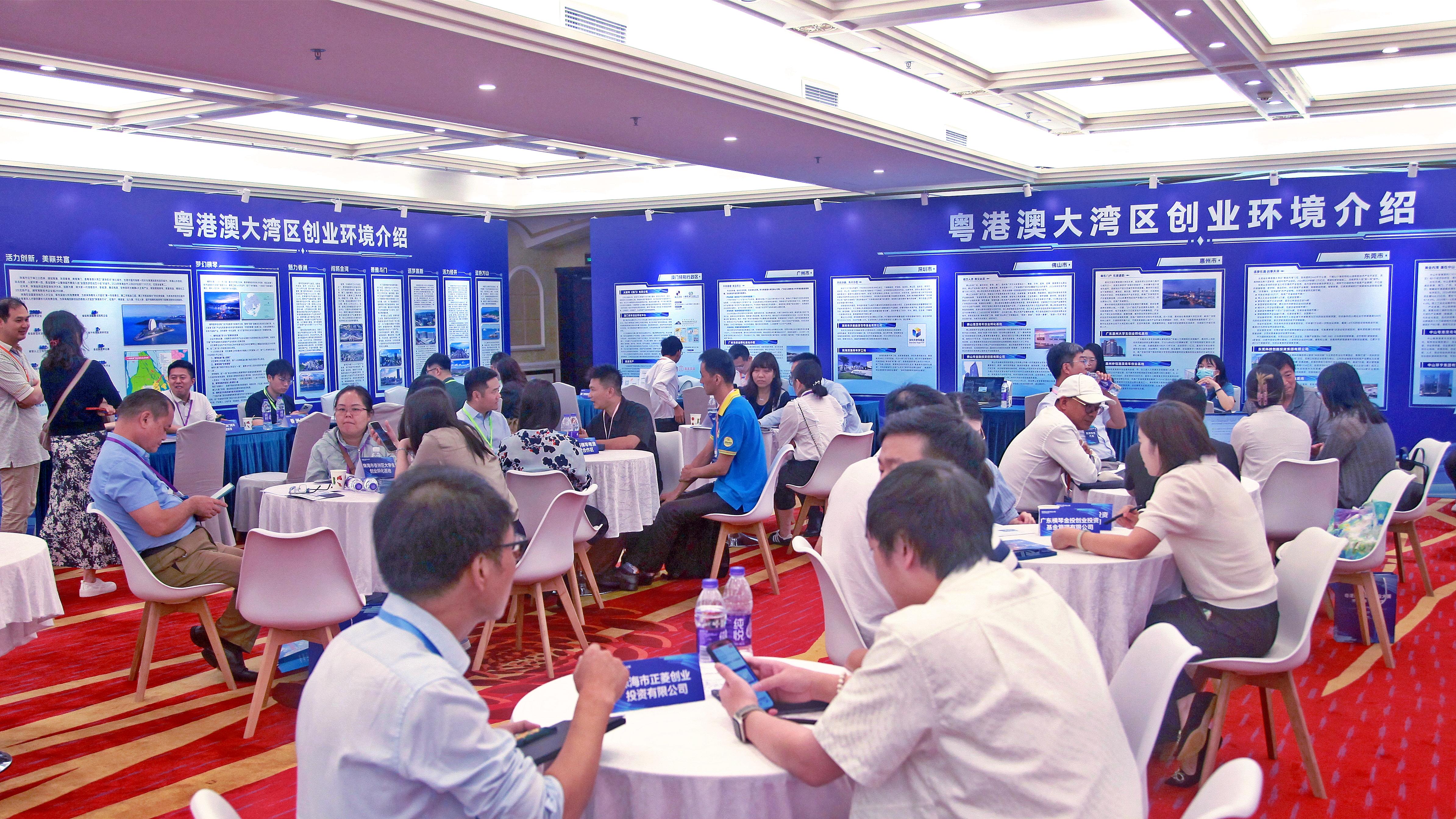 9月4日,醫藥健康與生物制造、現代服務與文化創意賽道復賽資源對接現場座無虛席。 9月4日,醫藥健康與生物制造、現代服務與文化創意賽道復賽資源對接現場座無虛席。