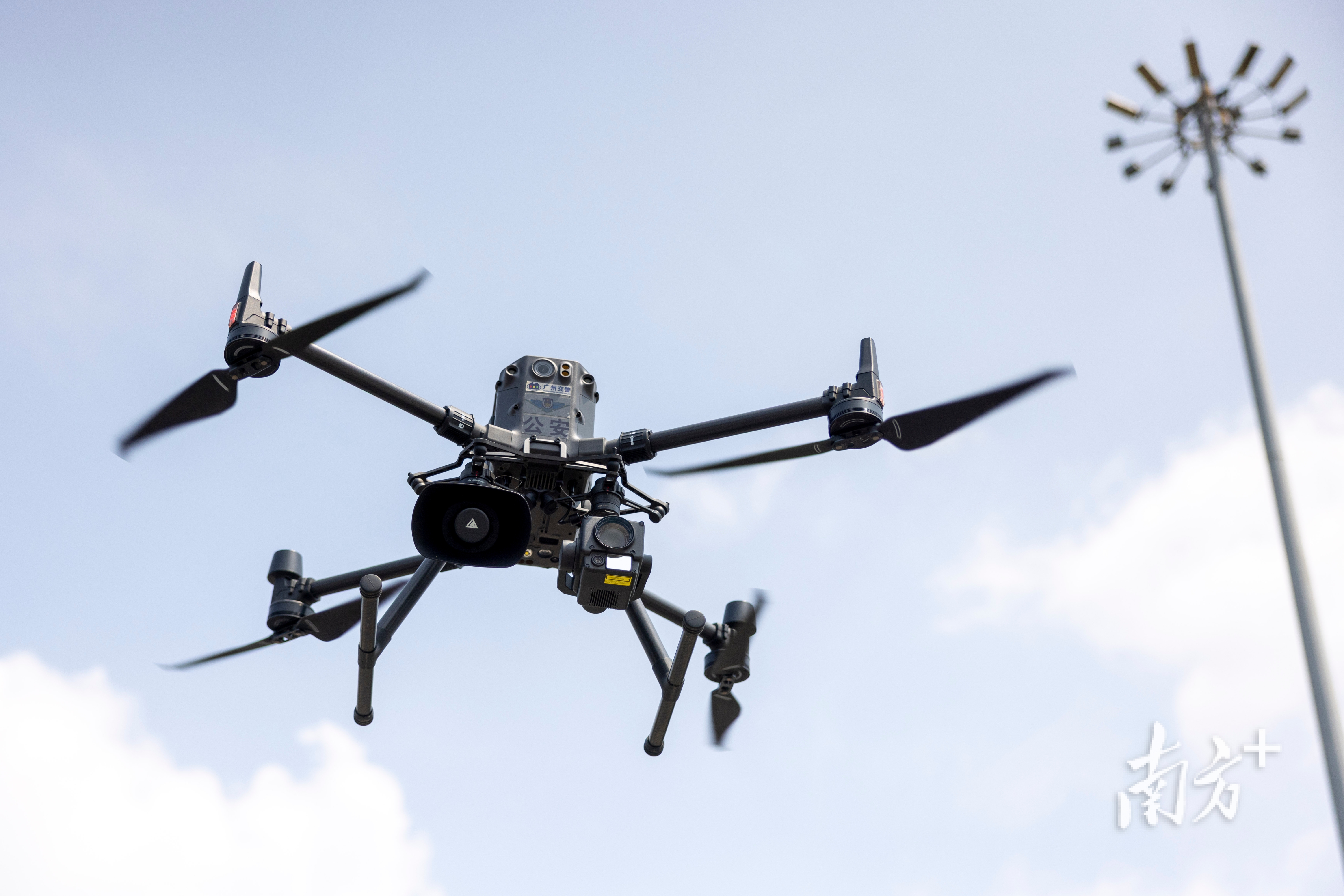 警用無人機正在巡邏 警用無人機正在巡邏