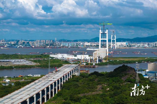 建設中的獅子洋通道 建設中的獅子洋通道