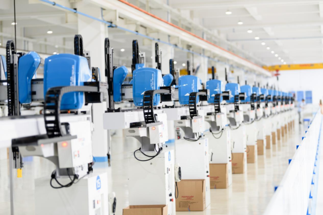 拓斯達的生產車間。