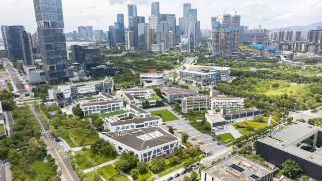 該舉措有助于前海吸引更多高端服務(wù)資源集聚。 該舉措有助于前海吸引更多高端服務(wù)資源集聚。