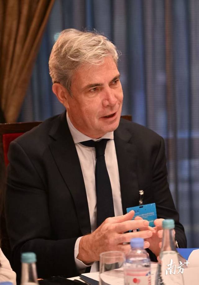 謝偉博。 謝偉博。