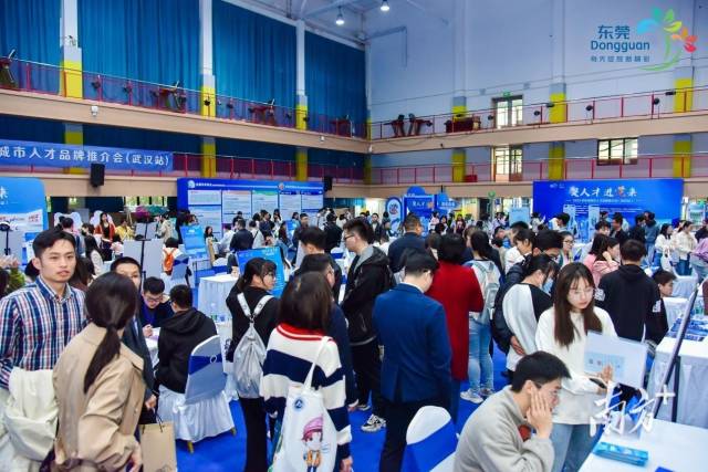 創(chuàng)新構(gòu)建“認定+專家評定+舉薦自評”三維評價體系,實現(xiàn)人才評價與產(chǎn)業(yè)發(fā)展同頻共振。 創(chuàng)新構(gòu)建“認定+專家評定+舉薦自評”三維評價體系,實現(xiàn)人才評價與產(chǎn)業(yè)發(fā)展同頻共振。