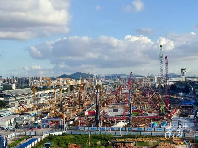 深圳機(jī)場東站加速推進(jìn)地下車站主體結(jié)構(gòu)施工 深圳機(jī)場東站加速推進(jìn)地下車站主體結(jié)構(gòu)施工