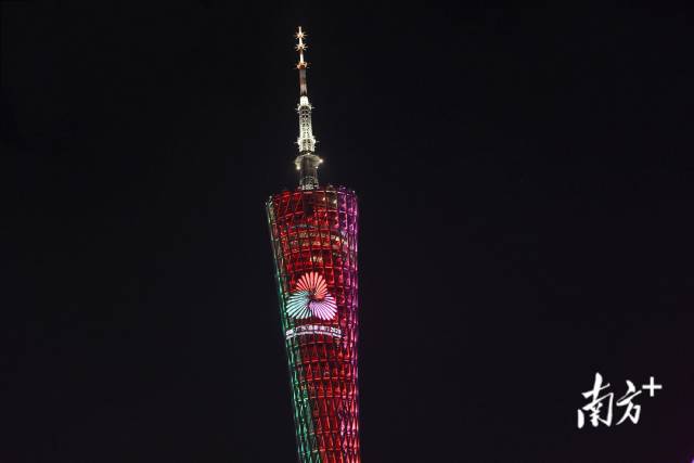 “小蠻腰”新裝展現“灣區三色” “小蠻腰”新裝展現“灣區三色”