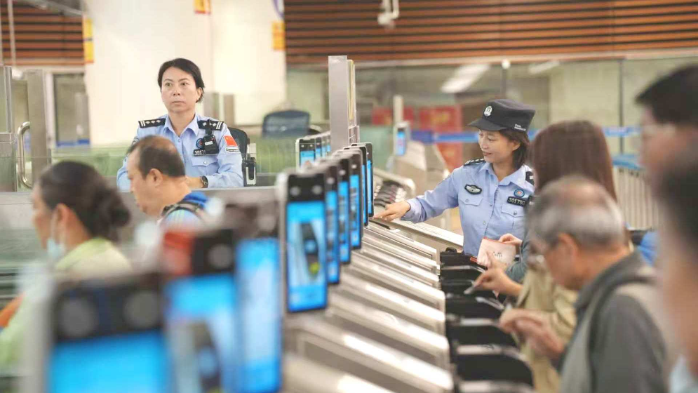 刷臉代替刷證，深圳皇崗、福田口岸139條智能通道啟用