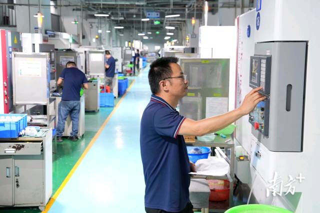 惠州不斷優(yōu)化提升深惠區(qū)縣產(chǎn)業(yè)協(xié)作水平，加快產(chǎn)業(yè)有序轉(zhuǎn)移主平臺產(chǎn)業(yè)項目建設(shè)。