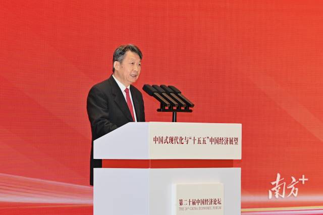 國務院發展研究中心黨組成員、副主任隆國強