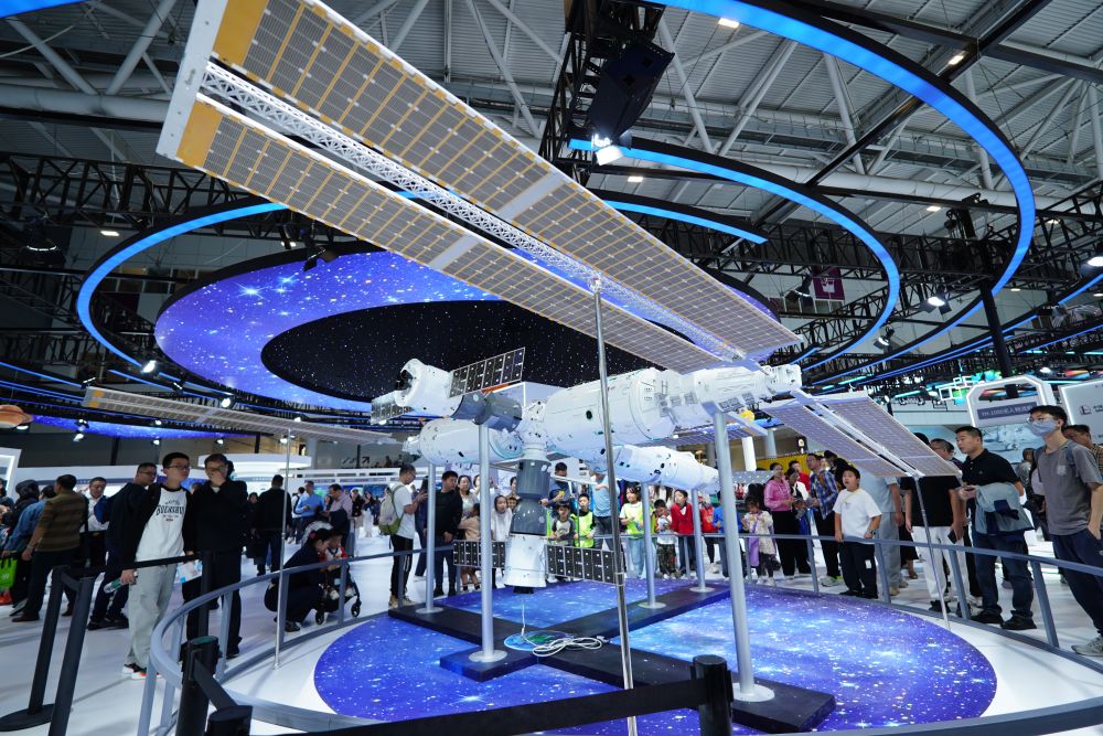 這是2025年11月15日拍攝的第二十七屆中國國際高新技術成果交易會現場。新華社記者 王豐 攝 這是2025年11月15日拍攝的第二十七屆中國國際高新技術成果交易會現場。新華社記者 王豐 攝