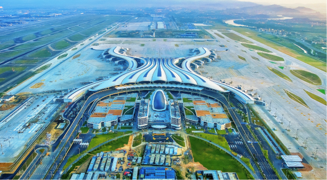 廣州白云機場T3航站樓航拍鳥瞰圖。 廣州白云機場T3航站樓航拍鳥瞰圖。