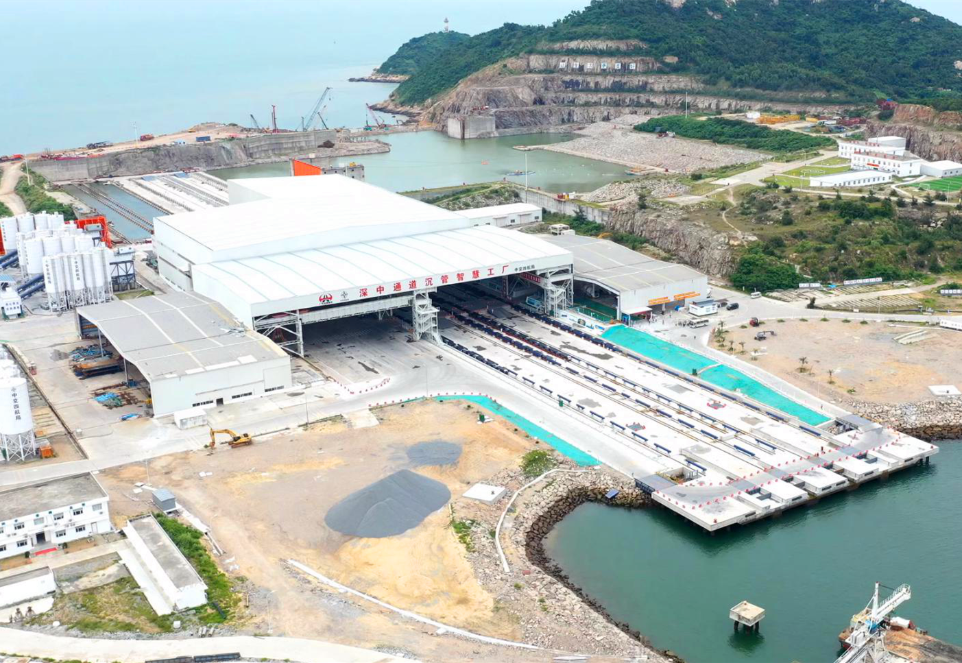2019年6月5日，歷經11個月的“智慧化”改造后，曾承接港珠澳大橋33節沉管隧道建造的世界最大規模沉管預制工廠在珠海重新開廠。深中通道項目共32個管節中的22個將在此預制和舾裝，全部預制工作計劃于2022年底完成。